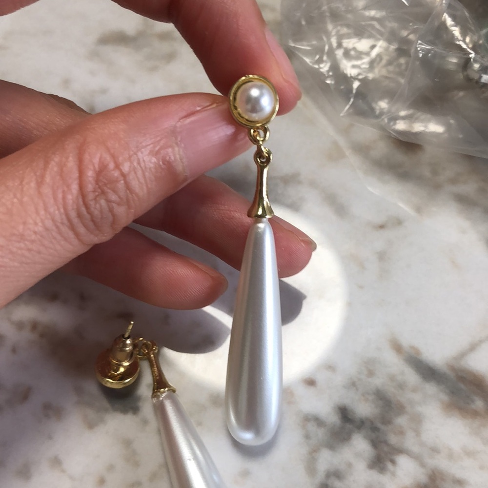earring - Picture 2 of 4
